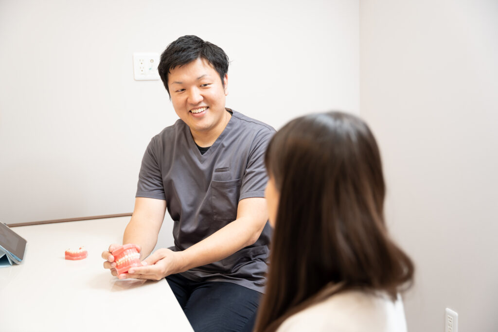 鶴見ニコ矯正歯科_カウンセリング風景